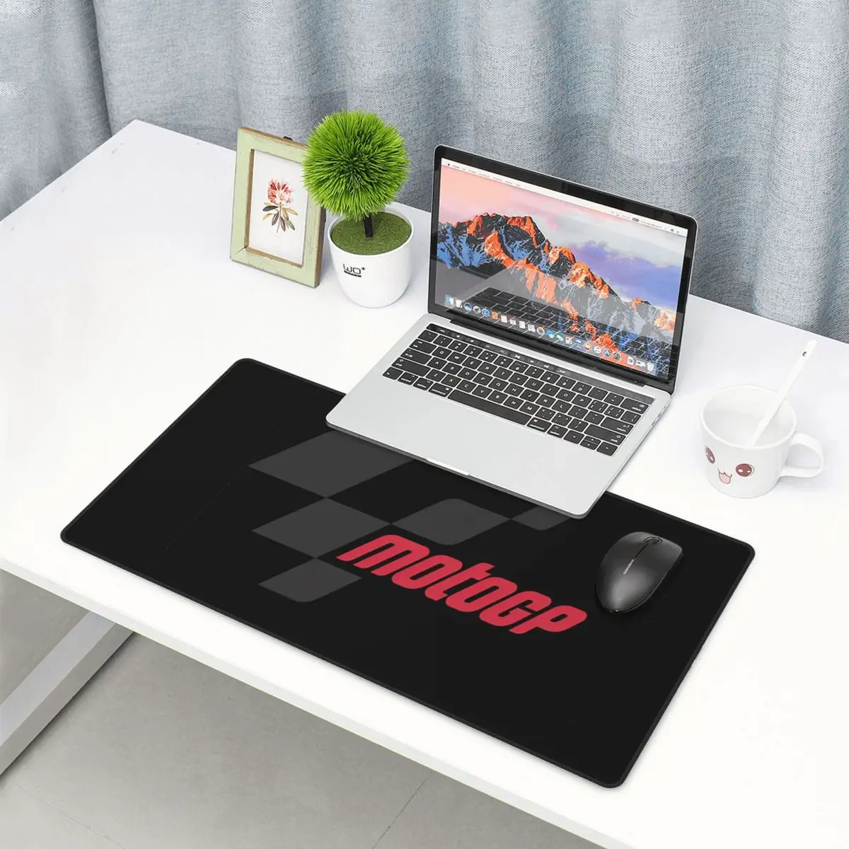 แผ่นรองเมาส์ขนาดใหญ่โลโก้โมโตจ - Essential Gaming Accessories บทวิจารณ์และราคา